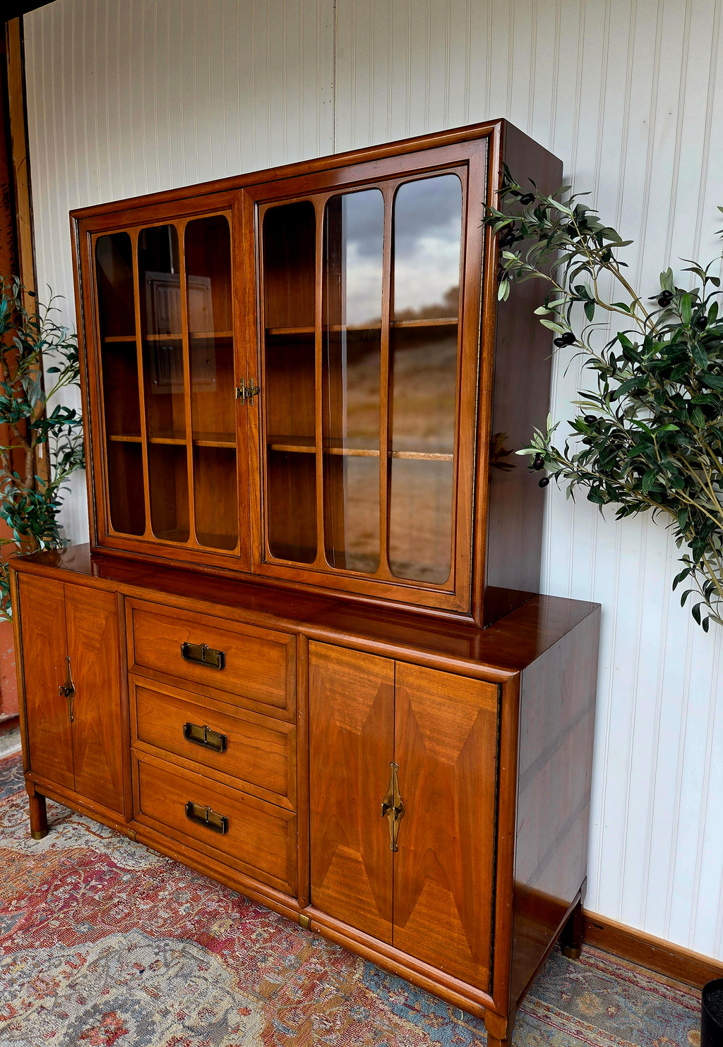 Drexel Meridian Hutch — Mid-Century Modern