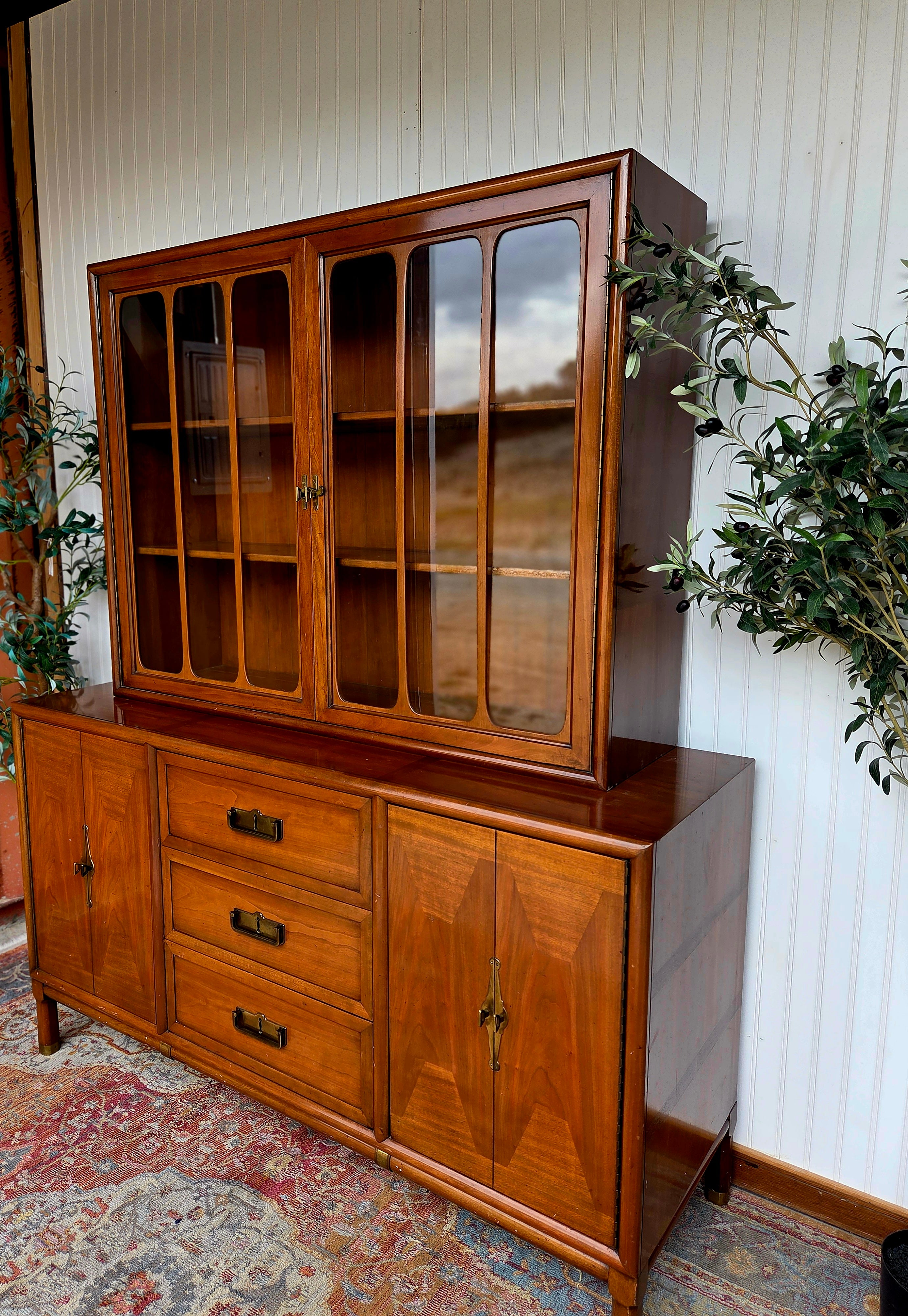 Drexel Meridian Hutch — Mid-Century Modern
