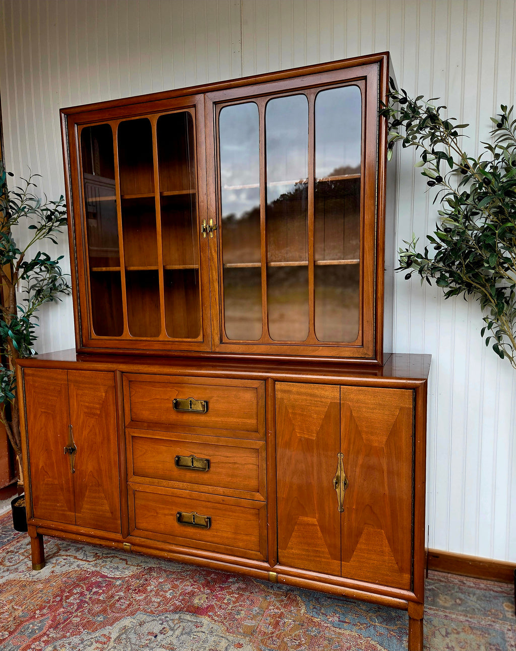 Drexel Meridian Hutch — Mid-Century Modern