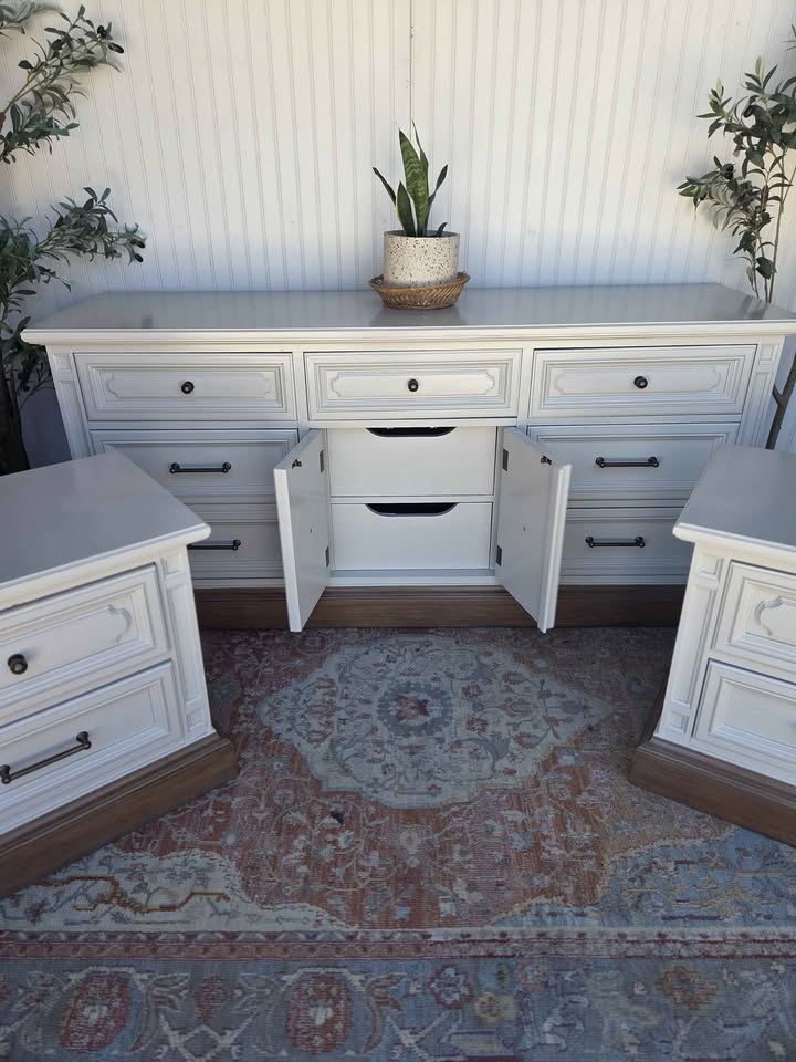 Vintage Dixie Bedroom Dresser Set