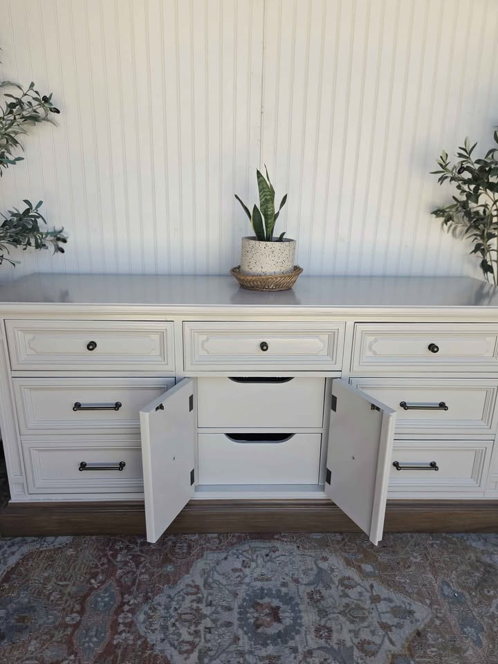 Vintage Dixie Bedroom Dresser Set